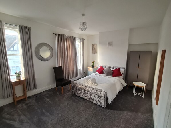 Casa | 3 habitaciones, tabla de planchar con plancha y wifi gratis