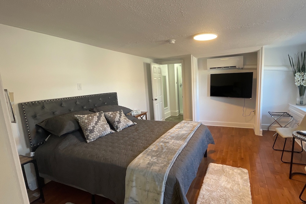 Modern Studio Apt. in Wolfville's Downtown Core