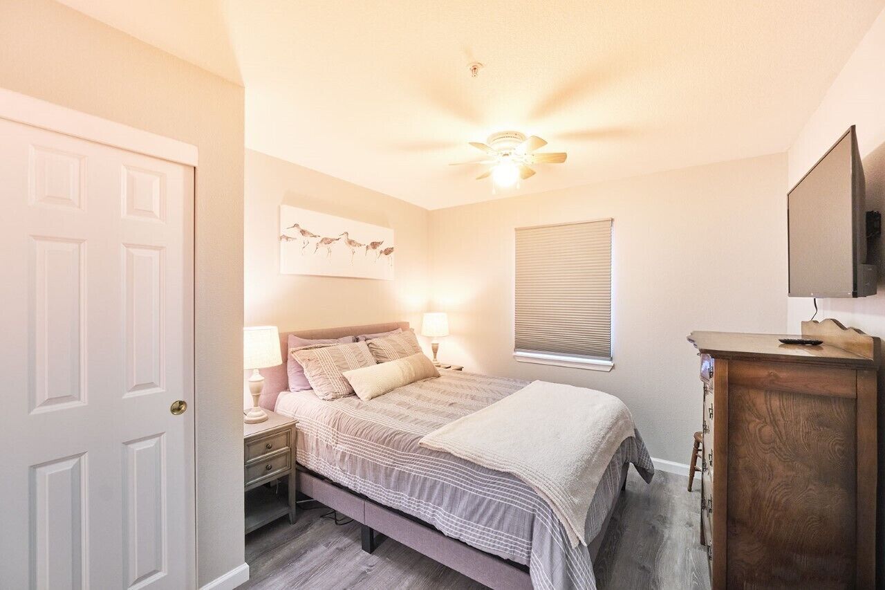 NEW! Amazing Ocean Views, Pets Ok, Walk To Town and Beach (Breeze)