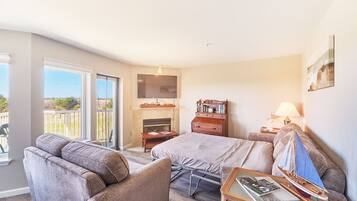 Smart TV, fireplace