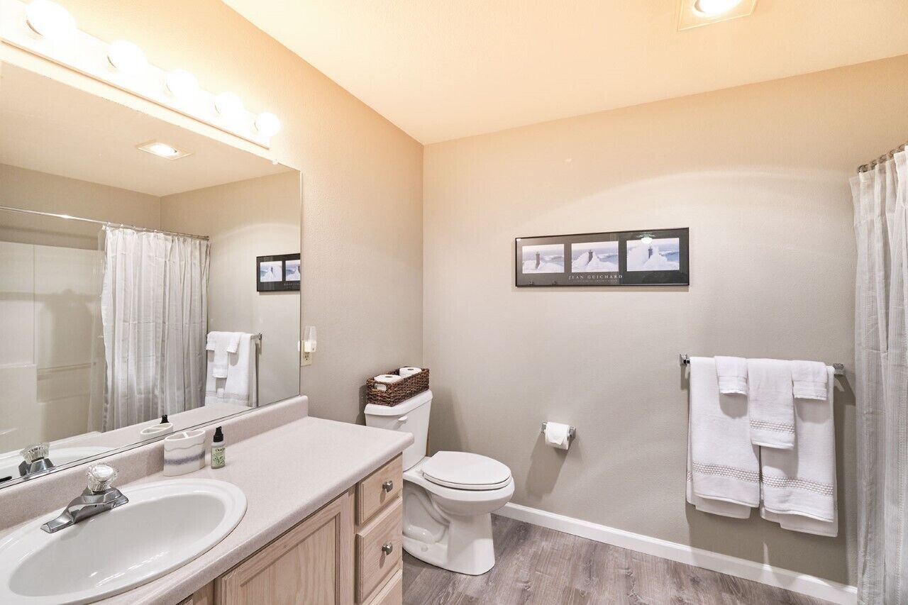 NEW! Amazing Ocean Views, Pets Ok, Walk To Town and Beach (Breeze)