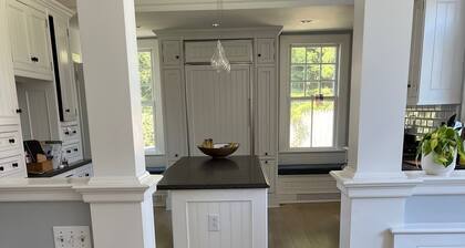 Cheerful spacious family home in Old Greenwich - close to beach and town!