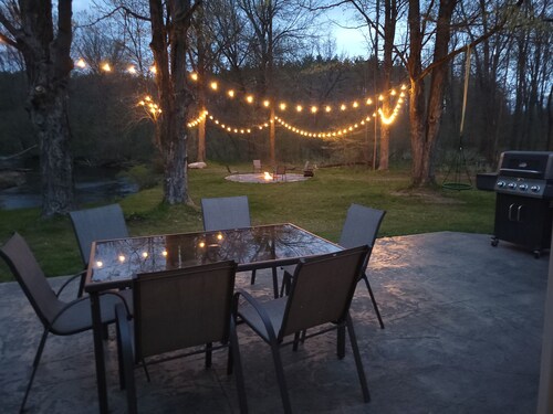Secluded Riverfront Cottage on the Chippewa with all the Modern Amenities