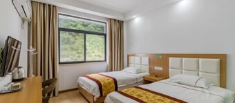 Huayuan Homestay (Huangshang Scenic Area South Gate)