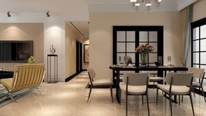 A modern dining area with a table, chairs, and a chandelier. - Huayuan Homestay (Huangshang Scenic Area South Gate) (Huangshan City)