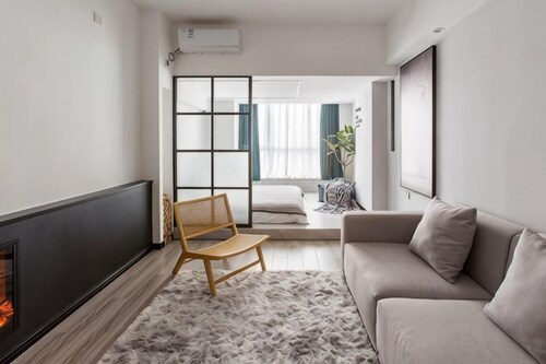 Huayuan Homestay (Huangshang Scenic Area South Gate)