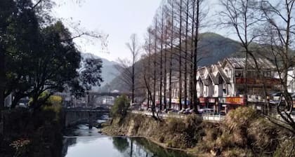 Huayuan Homestay (Huangshang Scenic Area South Gate)