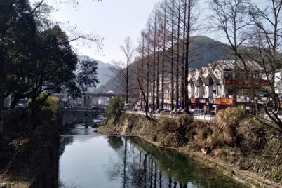 Huayuan Homestay (Huangshang Scenic Area South Gate)