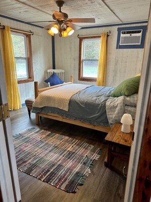 2 bedrooms, desk, free WiFi, bed sheets