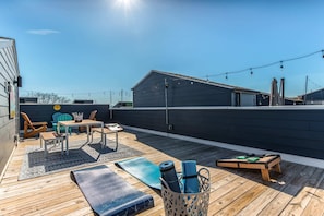 Kondo Deluks (3 Bedrooms) | Teras/patio