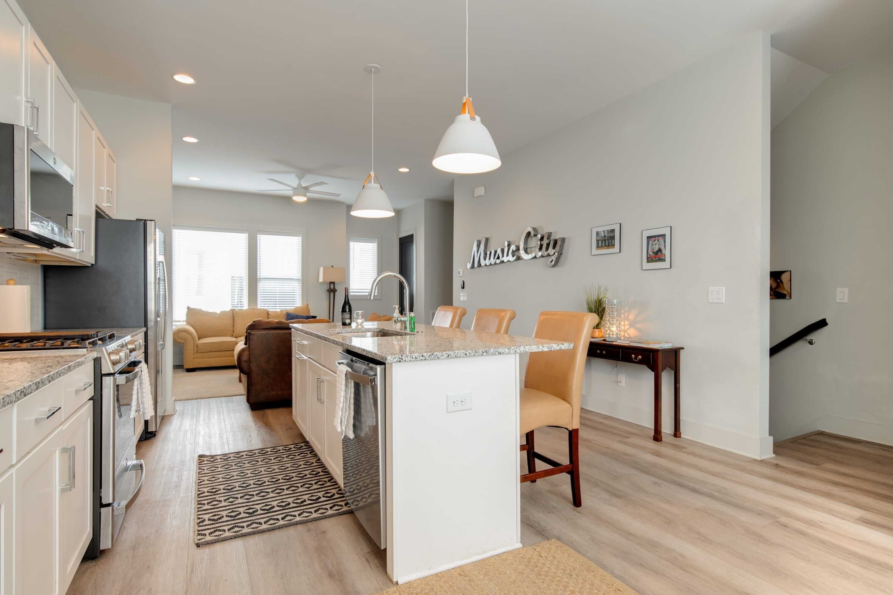 Deluxe Condo (3 Bedrooms) | Private kitchen | Microwave, coffee/tea maker