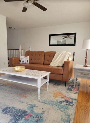 Smart TV - Cheerful 4 room house (Lincoln)