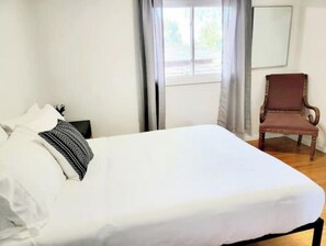 4 bedrooms, iron/ironing board, free WiFi, bed sheets - Cheerful 4 room house (Lincoln)