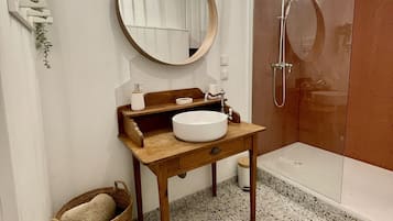 Douche, serviettes fournies