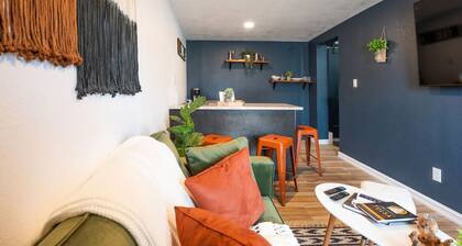 Chic Boho Carriage-house 5 mins from Downtown, Gilcrease Tulsa