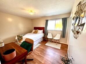 3 camere, una scrivania, ferro/asse da stiro, culla da viaggio