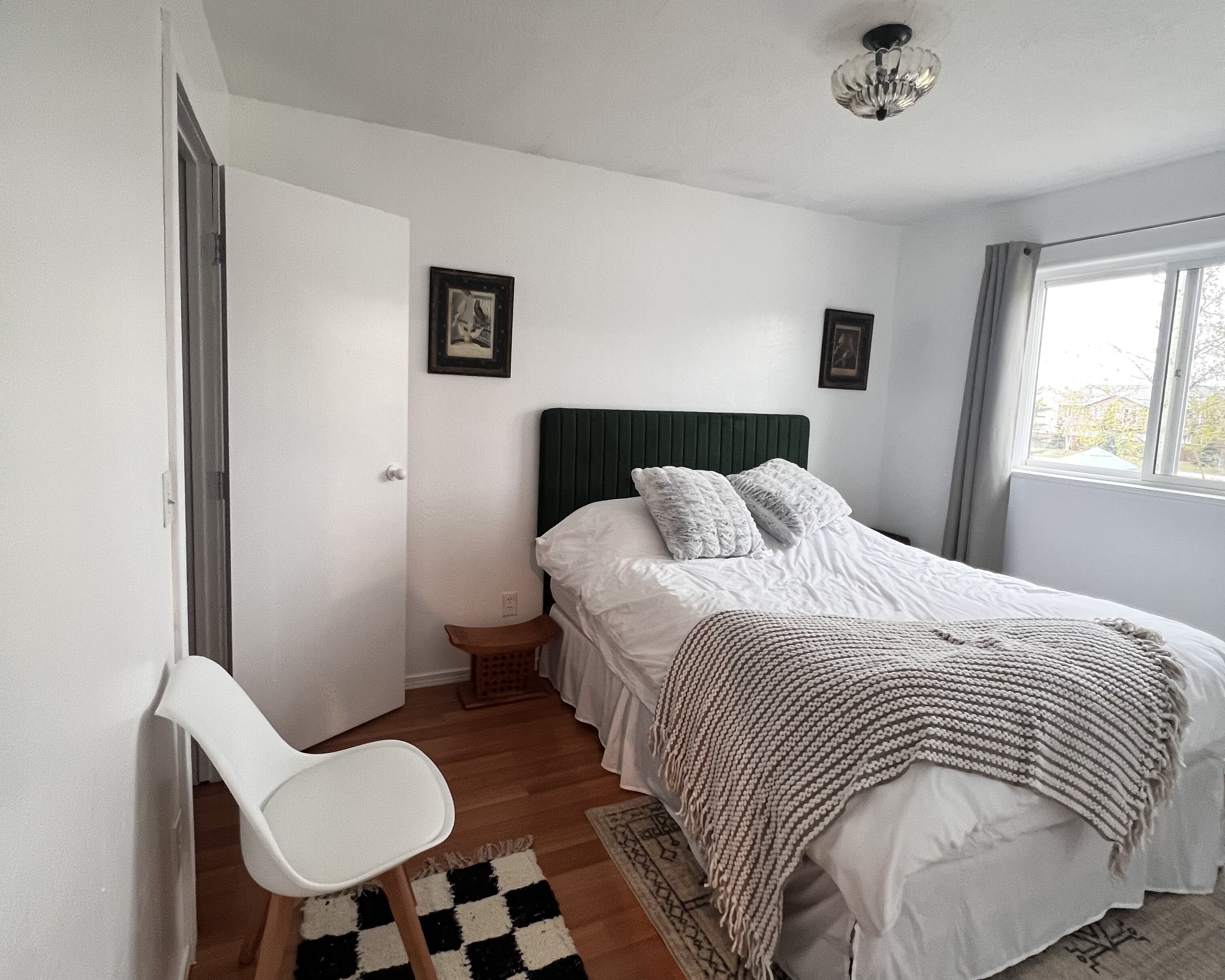 Clean family home Pet friendly Central Anchorage close to UMED district & trails