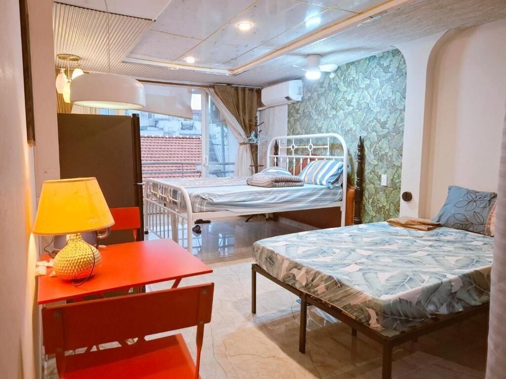 ファミリー トリプルルーム | 高級寝具、ミニバー、デスク、ノートパソコン用作業スペース