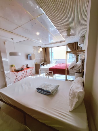 Ropa de cama de alta calidad, minibar y escritorio . HomeStay Hostel Apartment Minh Loc