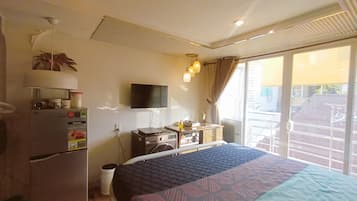 1 bedroom, premium bedding, minibar, desk