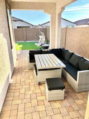 Outdoor dining - Cute & Comfy 5 Bedroom Phx Oasis (Phoenix)