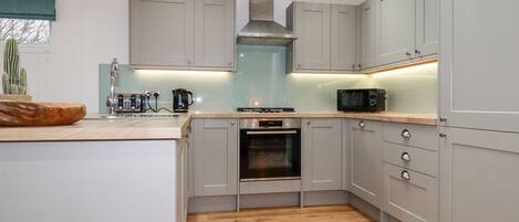 냉장고, 식기 세척기, 전기 주전자, 토스터