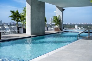 2 utendørsbassenger