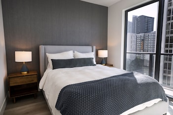 A modern interior with a red accent wall, a wooden coffee table, and a sofa. at Smart Brickell Hotel