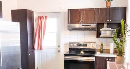 Charming and Colorful 2 Bedroom Apartment