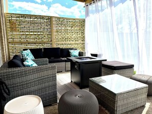 Terrace/patio - The Ultimate Escape. Unpack, Relax, Enjoy!Sleeps14 (Elmhurst)