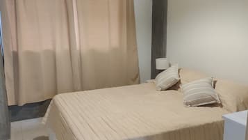 1 habitación, wifi y ropa de cama