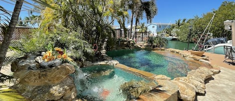 Piscina all'aperto, una piscina riscaldata