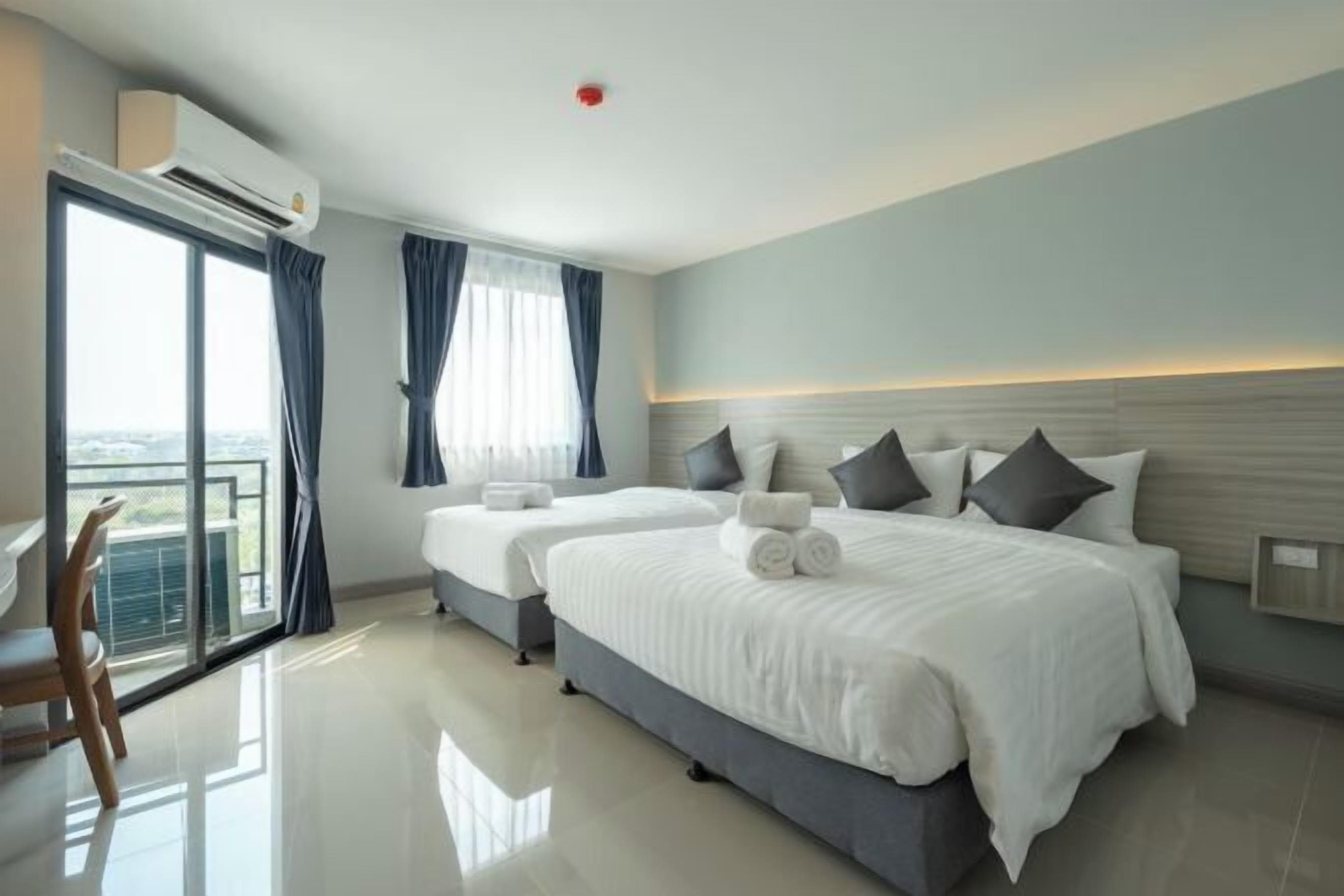 Coffre-fort, bureau, rideaux d’obscurcissement, accès au Wi-Fi (inclus)