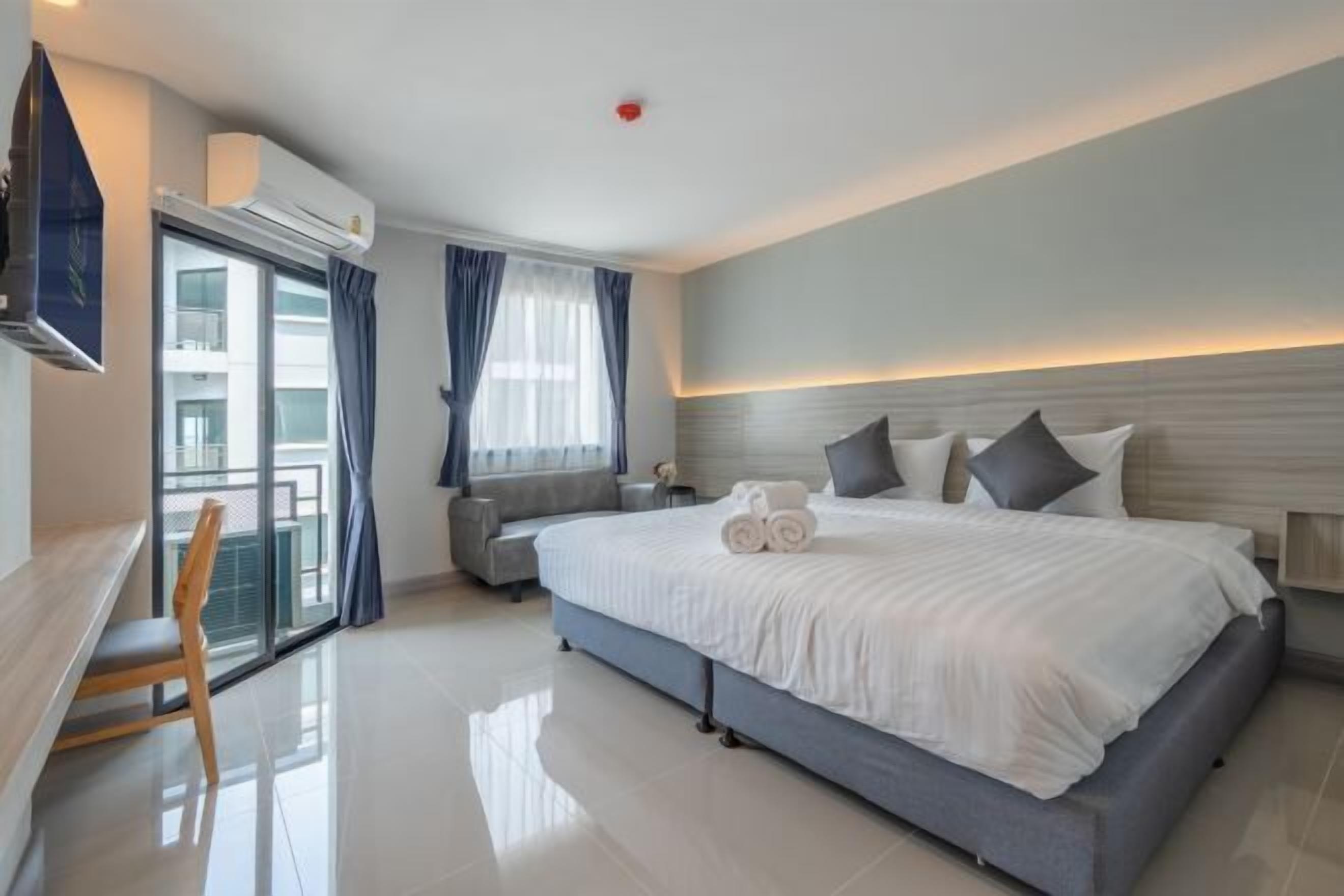 Coffre-fort, bureau, rideaux d’obscurcissement, accès au Wi-Fi (inclus)