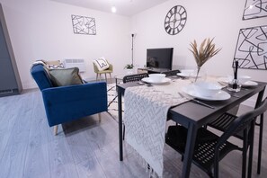 Lounge - Flat 5 Vivian Court (Hemel Hempstead)