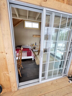 1 bedroom, bed sheets