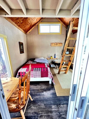 1 bedroom, bed sheets