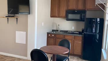 Double Room | Private kitchen | Coffee/tea maker
