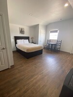 Deluxe Cabin | Free WiFi, bed sheets