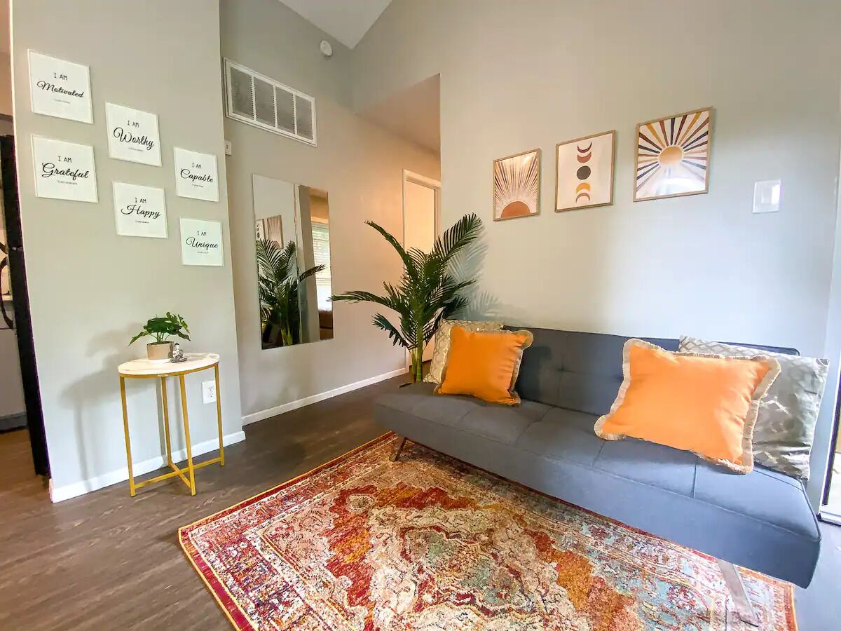 Elegant 1BR Pet-Friendly