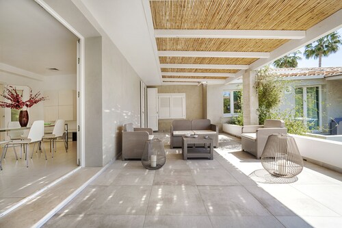 Villa with Large Garden and Pool for Exclusive Use - Max 8 Guests