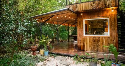 Serene Jungle Getaway just a short walk to the beach