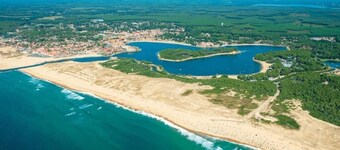 House with exotic cabin atmosphere, air-conditioned pool & spa