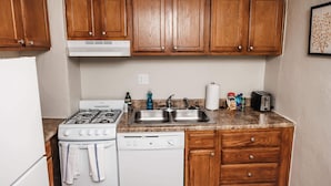 Unclassified image, 3 of 10, button - Convenient Apt W/shopping, Dining & Freeways (St. Louis)