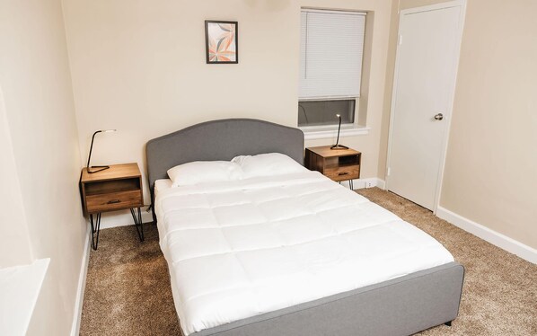 2 bilik tidur, meja, cadar katil