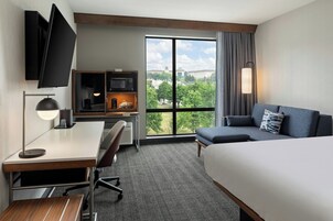 1 bedroom, desk, laptop workspace, free cribs/infant beds