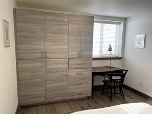2 bedrooms, desk, travel cot, free WiFi