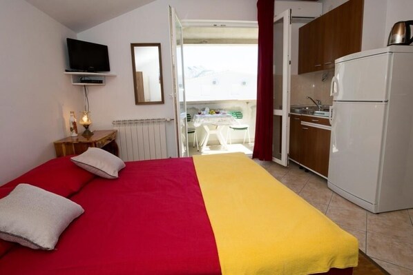 Accès au Wi-Fi (inclus), literie fournie