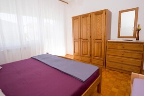 2 عدّة غرف نوم وواي فاي مجانًا وملاءات أسرّة