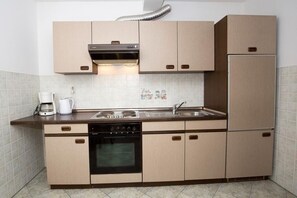 ثلاجة، ميكروويف، فرن، ماكينة لصنع القهوة/الشاي